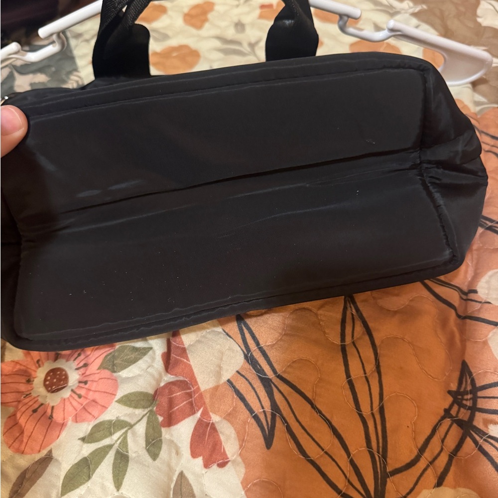 Stylish And Functional Ultra Light Crossbody Bag - image 4